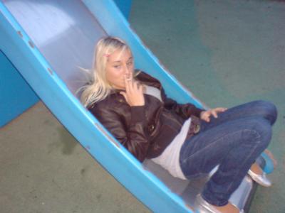 2/ photo : ma grande soeur la fumeuse .. ^^